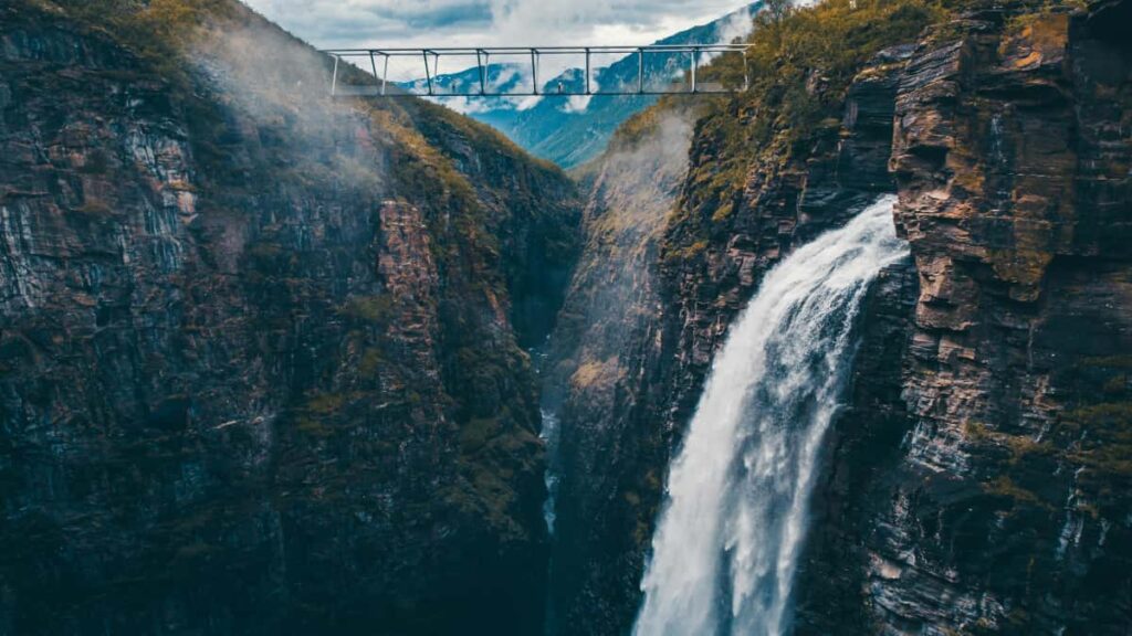 Praktyczny przewodnik dla polskich tworcow: jak targetowac marki z Luksemburga na Threads, budowac konwersje i pisac CTA, ktore dziaaja.