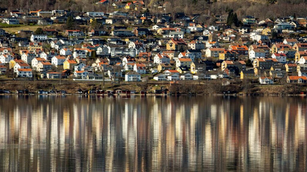 Praktyczny przewodnik dla polskich tworcow: jak znalezc i podejsc do bugarskich marek widocznych przez Hulu, z pomysami na styling challenges, outreach i zabezpieczenia prawne.