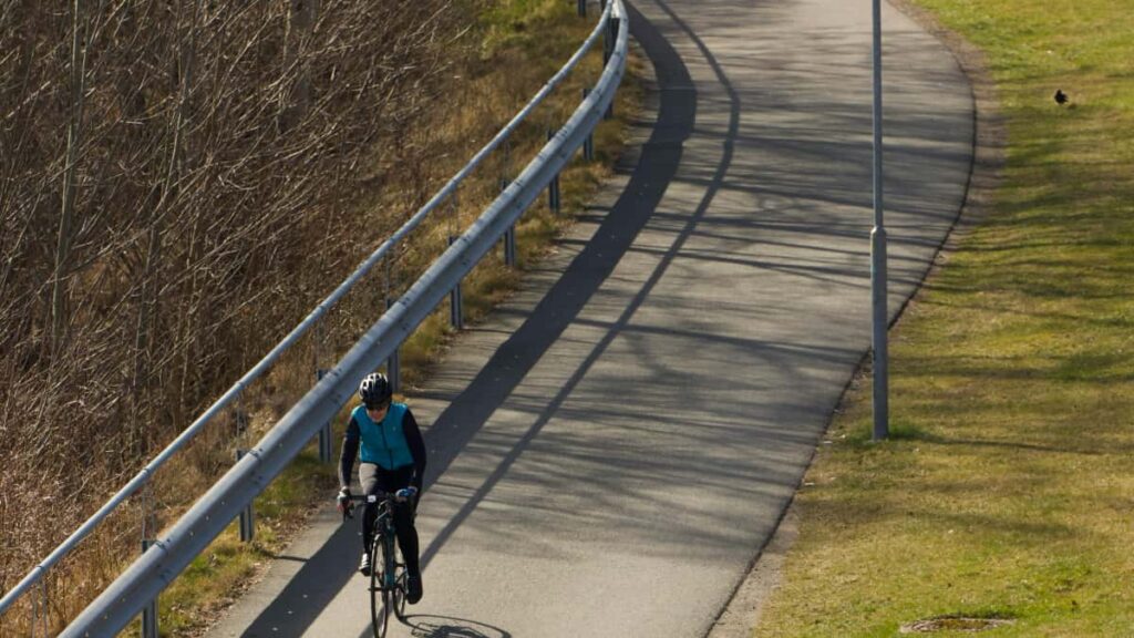 Praktyczny przewodnik dla tworcow z Polski jak znalezc i nawiazac kontakt z irackimi sprzedawcami na Amazonie, zdobyc recenzje i testowac nowe funkcje gier.