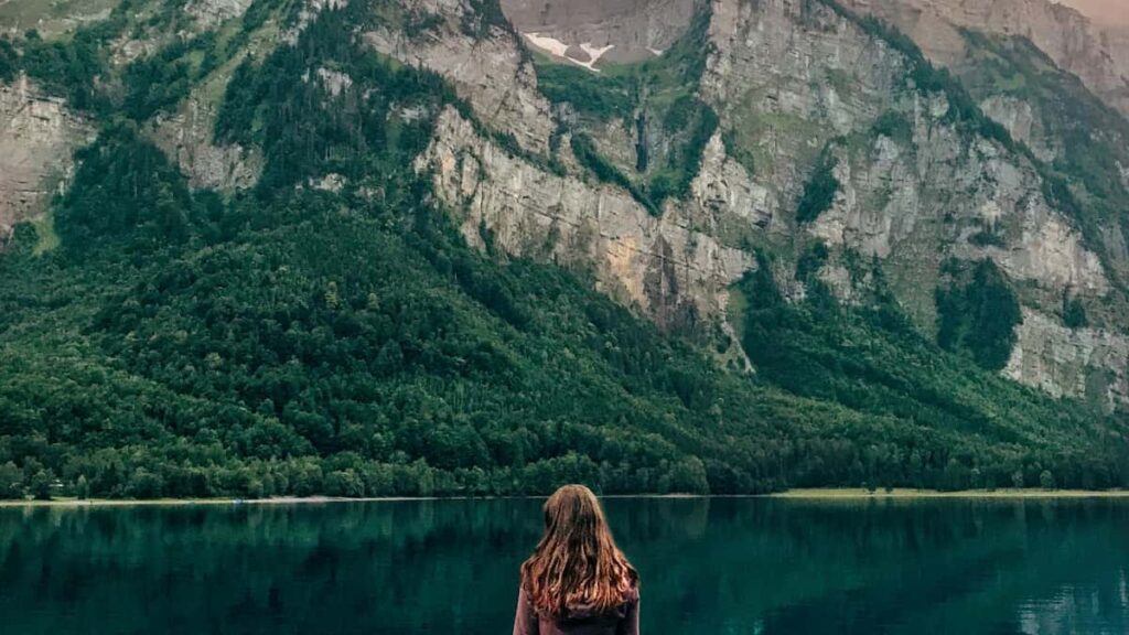 Praktyczny przewodnik dla polskich tworcow: jak kontaktowac sie z markami z Kostaryki przez Spotify, budowac wiarygodnosc i przygotowac oferte sponsorska.