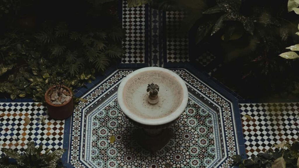 Praktyczny przewodnik dla polskich tworcow: jak znalezc i podejsc do wietnamskich marek na eBay, negocjowac wspoprace i tworzyc GRWM (Get Ready With Me) wideo, z uwzglednieniem trendow rynkowych i sieci influencerskich w Azji.